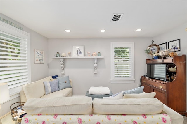 12335 SE 130th Ct, Ocklawaha, FL 32179 - living area with recessed lighting