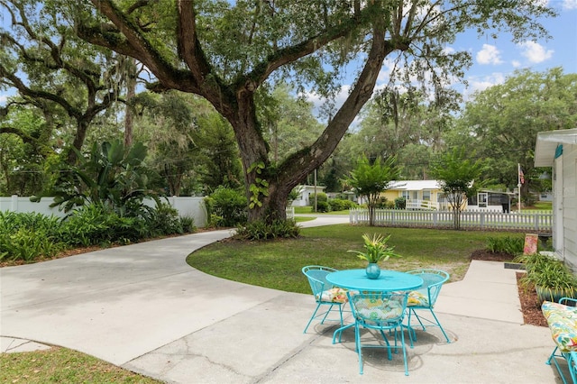 12335 SE 130th Ct, Ocklawaha, FL 32179 - view of patio with outdoor dining area