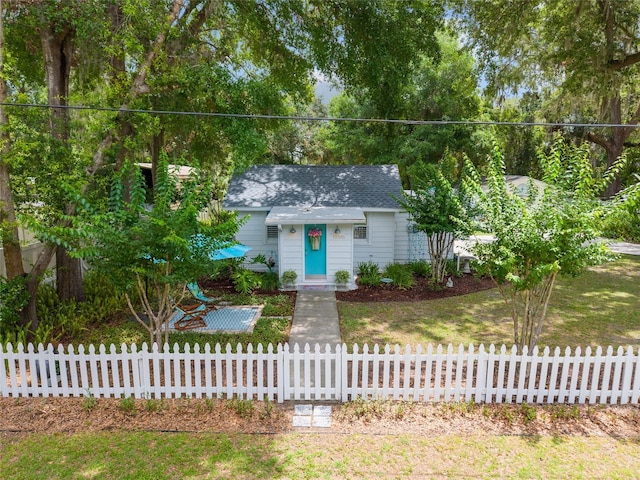 12335 SE 130th Ct, Ocklawaha, FL 32179 - view of front of house featuring roof with shingles and a fenced front yard