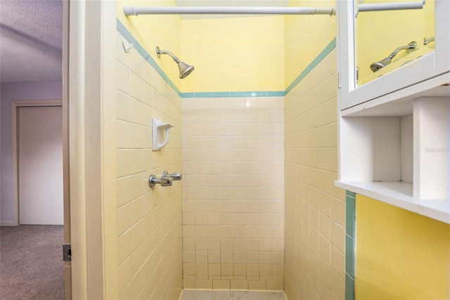 3621 SE 12th Pl, Ocala, FL 34471 - bathroom featuring tiled shower and a textured ceiling