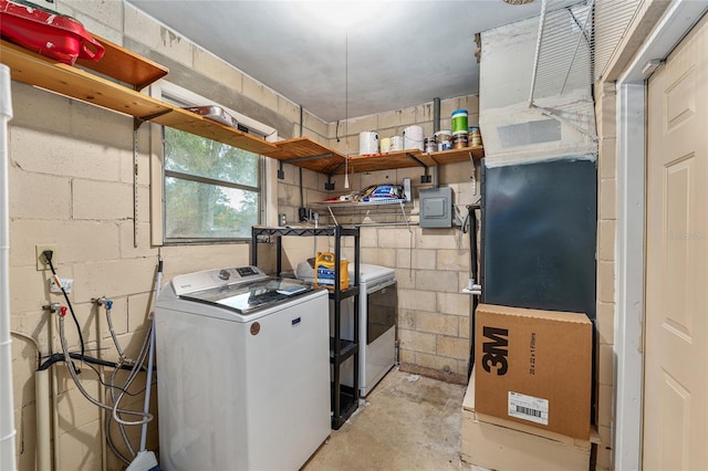 3621 SE 12th Pl, Ocala, FL 34471 - laundry room with independent washer and dryer and concrete block wall