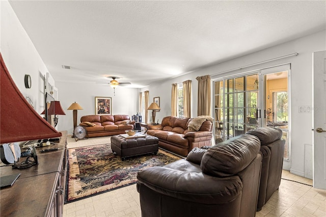 5445 NE Anthony Rd, Ocala, FL 34475 - living area with a ceiling fan