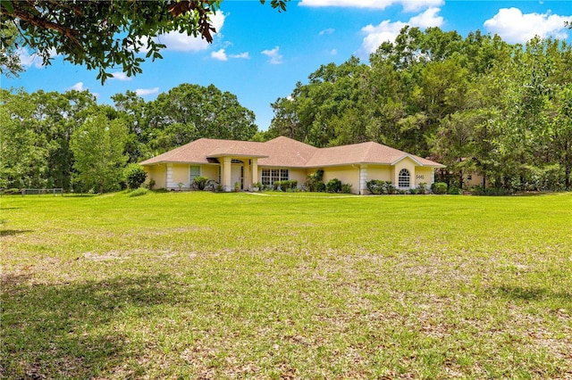 5445 NE Anthony Rd, Ocala, FL 34475 - ranch-style house with a front yard