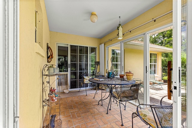 5445 NE Anthony Rd, Ocala, FL 34475 - sunroom featuring outdoor dining space