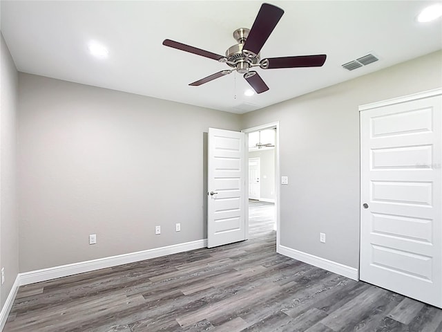 226 Locust Ln, Ocala, FL 34472 - unfurnished bedroom featuring dark wood-style floors, recessed lighting, a ceiling fan, and a closet