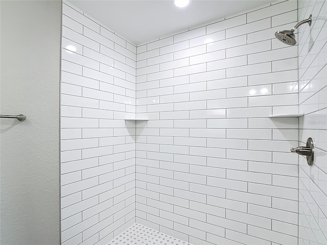 226 Locust Ln, Ocala, FL 34472 - full bathroom with a tile shower and a textured wall