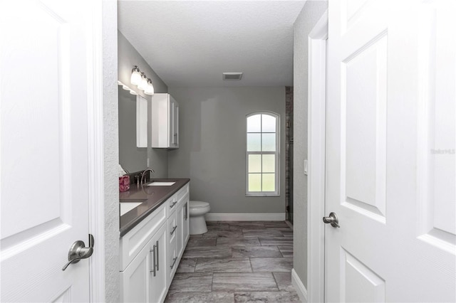 12392 SW 85th Pl, Dunnellon, FL 34432 - bathroom featuring vanity and a textured ceiling
