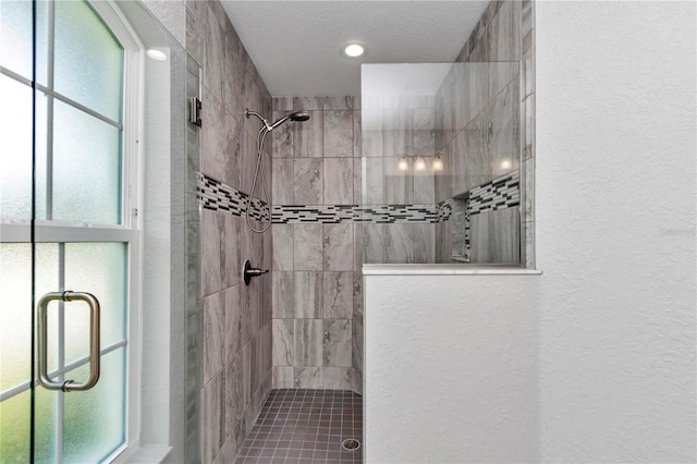12392 SW 85th Pl, Dunnellon, FL 34432 - bathroom with tiled shower, a textured wall, and recessed lighting