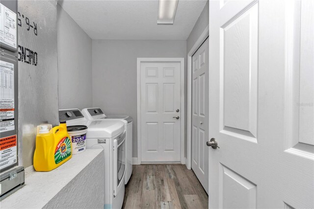 12392 SW 85th Pl, Dunnellon, FL 34432 - laundry room with washing machine and dryer and light wood-type flooring