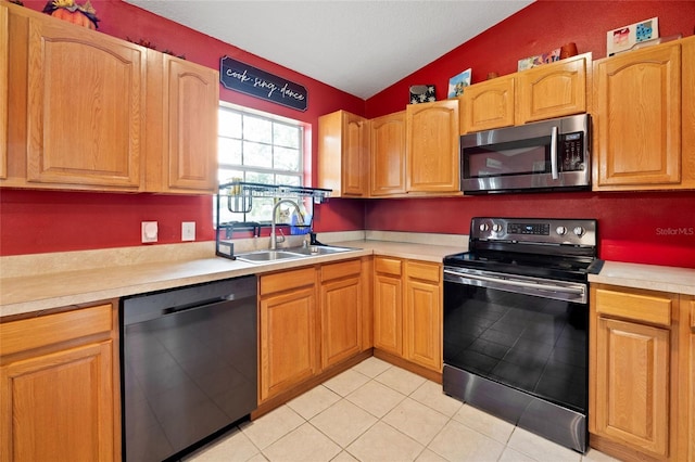 32 Dogwood Drive Loop, Ocala, FL 34472 - kitchen with appliances with stainless steel finishes, light countertops, and light tile patterned flooring