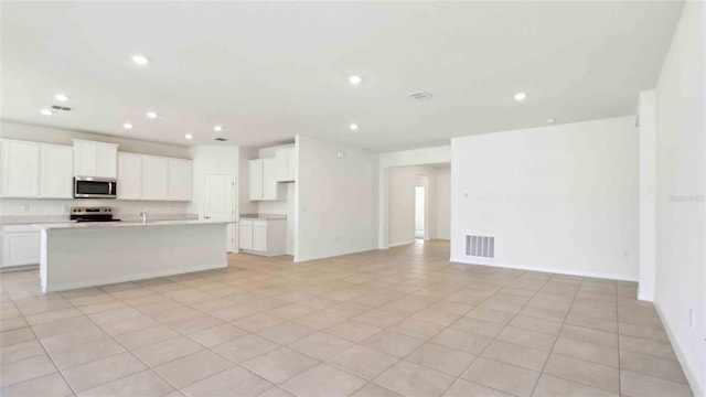 4508 SW 56th Pl, Gainesville, FL 32608 - kitchen featuring stainless steel appliances, open floor plan, recessed lighting, light countertops, and light tile patterned floors