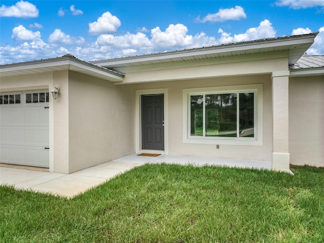 9131 Canter Path, Sebring, FL 33870 - property entrance featuring stucco siding, a garage, and a lawn