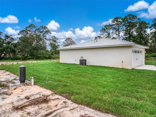 9131 Canter Path, Sebring, FL 33870 - view of side of property featuring stucco siding, a yard, a garage, and driveway