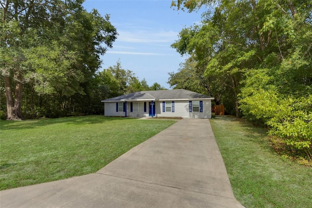 2263 Moines Ct, Dunnellon, FL 34431 - ranch-style home with driveway and a front lawn
