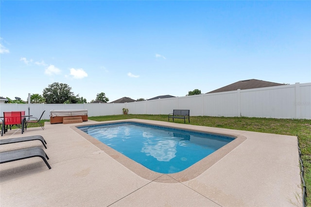 6646 SW 64th Ave, Ocala, FL 34476 - view of swimming pool with a hot tub, a patio area, and a fenced backyard