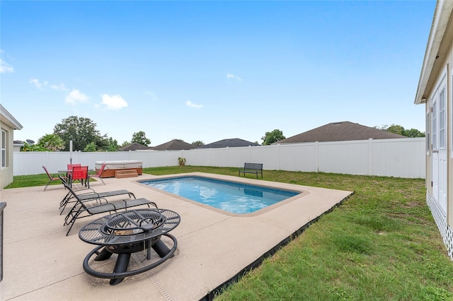 6646 SW 64th Ave, Ocala, FL 34476 - view of swimming pool featuring a hot tub, a fenced backyard, and a patio area