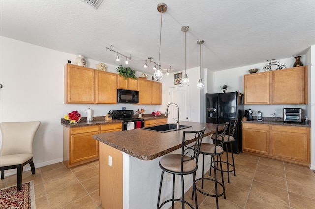 6646 SW 64th Ave, Ocala, FL 34476 - kitchen featuring black appliances, dark countertops, a kitchen island with sink, a kitchen breakfast bar, and hanging light fixtures