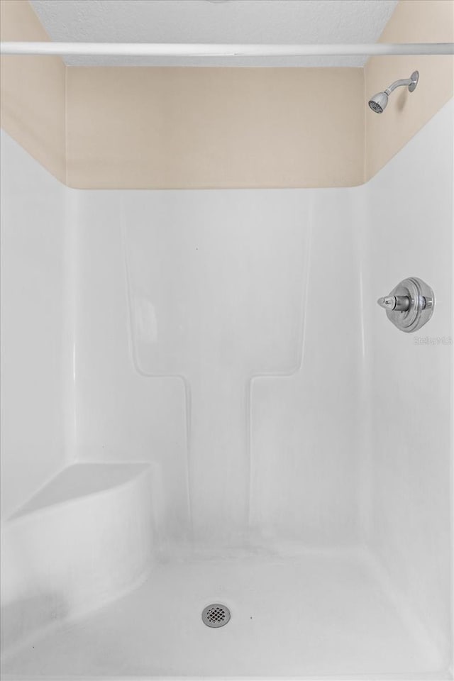 23340 NW Columbine Ave, Dunnellon, FL 34431 - bathroom with a shower