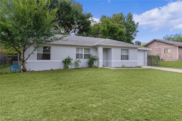 18 Banyan Pass, Ocala, FL 34472 - single story home featuring an attached garage, driveway, and stucco siding