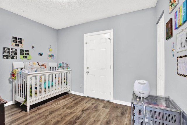 6816 Thomas Cir, Tampa, FL 33619 - bedroom featuring wood finished floors and a textured ceiling