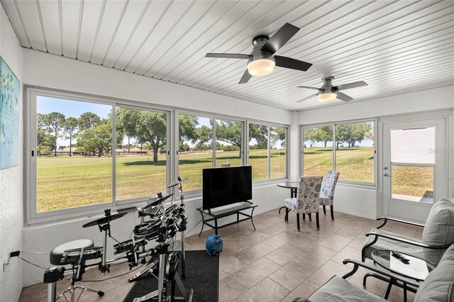 9735 SW 96th St, Ocala, FL 34481 - sunroom with a ceiling fan