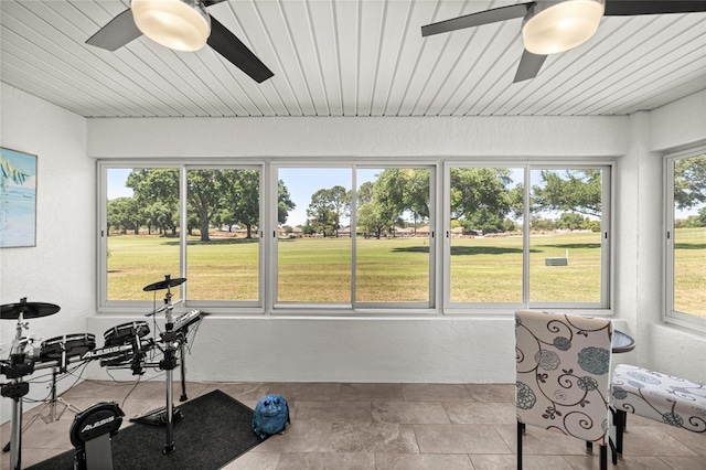 9735 SW 96th St, Ocala, FL 34481 - sunroom with a ceiling fan and a textured wall