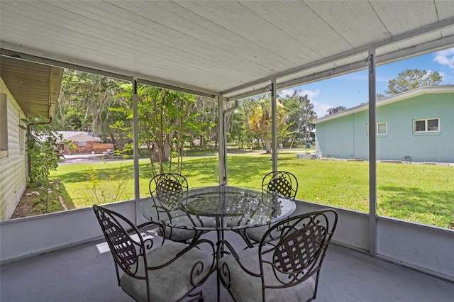 12178 Palmetto Way, Dunnellon, FL 34432 - sunroom with outdoor dining space