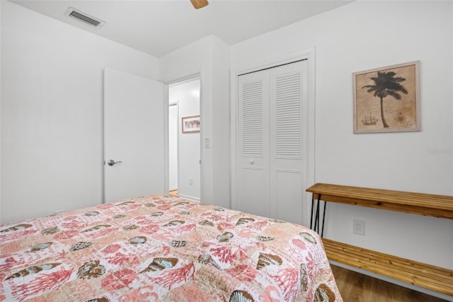 12178 Palmetto Way, Dunnellon, FL 34432 - bedroom featuring a closet, wood finished floors, and ceiling fan