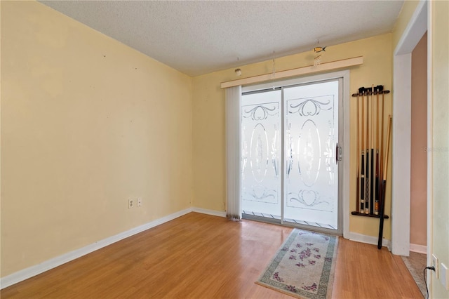 206 N Dundee Way, Inverness, FL 34450 - foyer with wood finished floors and a textured ceiling