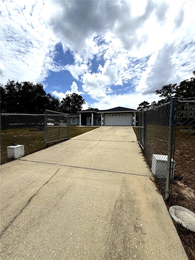 2550 SW Ivy Pl, Dunnellon, FL 34431 - view of front of house featuring driveway, a garage, and a gate
