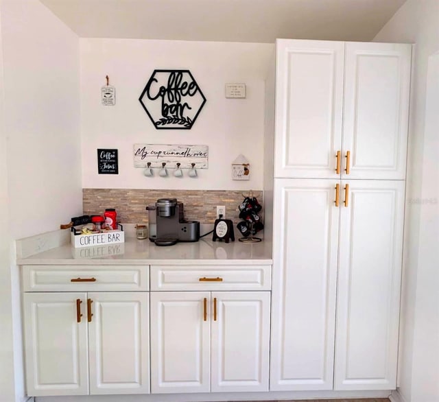 2550 SW Ivy Pl, Dunnellon, FL 34431 - bar with tasteful backsplash