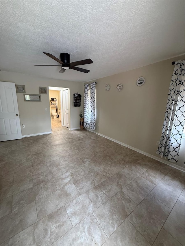 2550 SW Ivy Pl, Dunnellon, FL 34431 - spare room with a ceiling fan and a textured ceiling