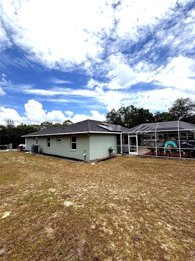 2550 SW Ivy Pl, Dunnellon, FL 34431 - view of side of property featuring a lanai and a lawn