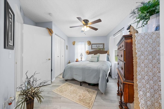 7961 Midway Drive Ter Unit J102, Ocala, FL 34472 - bedroom with a textured ceiling, light wood-style floors, a closet, and a ceiling fan