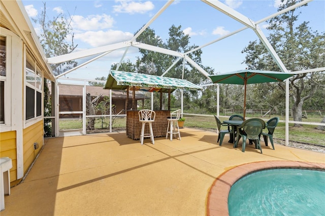 10230 289th St E, Myakka City, FL 34251 - swimming pool featuring a patio area and glass enclosure