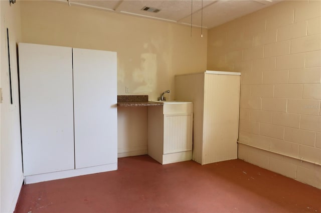 7 Pecan Drive Loop, Ocala, FL 34472 - unfurnished bedroom featuring concrete floors and concrete block wall