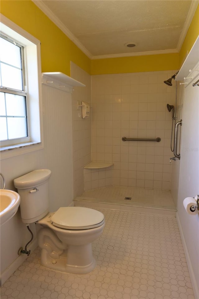 7 Pecan Drive Loop, Ocala, FL 34472 - bathroom with tiled shower and ornamental molding