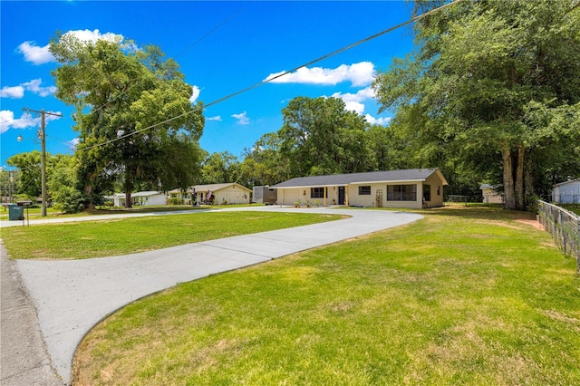 802 NE 39th Ct, Ocala, FL 34470 - ranch-style house featuring concrete driveway