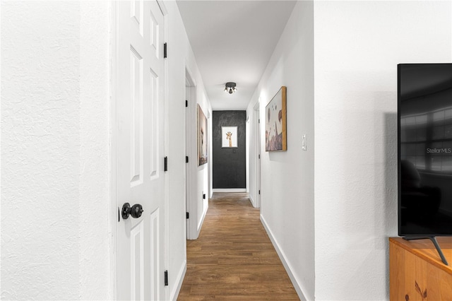 802 NE 39th Ct, Ocala, FL 34470 - hall featuring dark wood-style floors and a textured wall