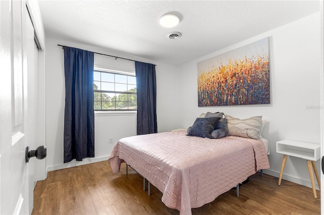 802 NE 39th Ct, Ocala, FL 34470 - bedroom featuring wood finished floors and a textured ceiling