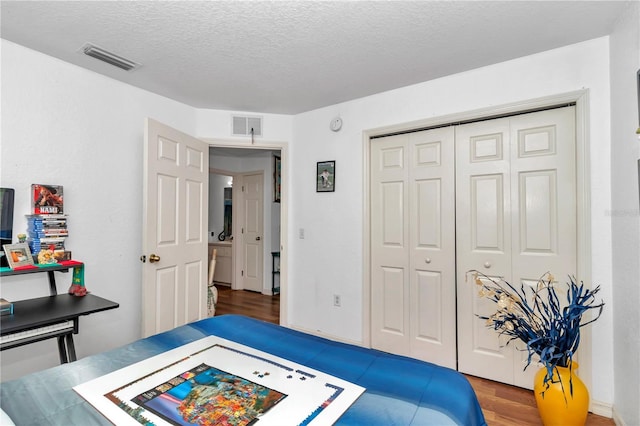 14762 SW 22nd Court Rd, Ocala, FL 34473 - bedroom with wood finished floors, a textured ceiling, and a closet