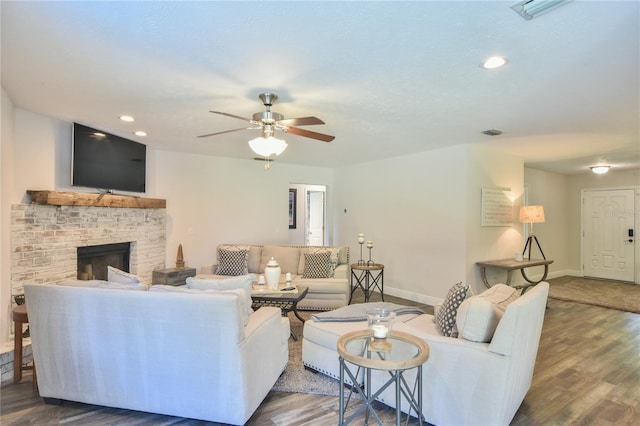2855 SE 38th St, Ocala, FL 34480 - living area with wood finished floors, ceiling fan, a fireplace, and recessed lighting