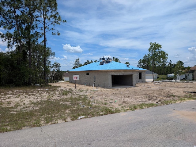 13322 SW 85th Cir, Ocala, FL 34473 - view of side of property featuring a garage and an outdoor structure