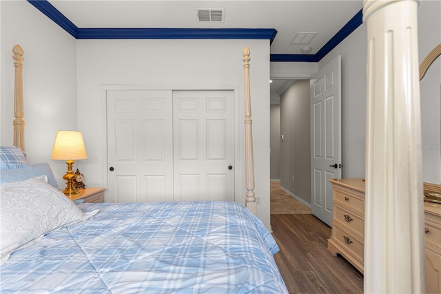 9925 SW 95th Loop, Ocala, FL 34481 - bedroom with crown molding, dark wood-style floors, and a closet
