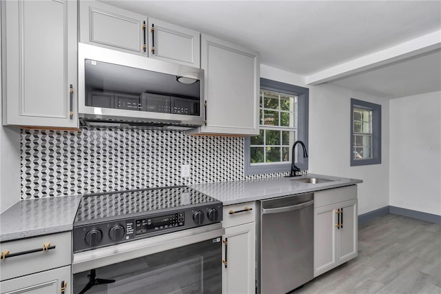 1636 SW 5th Pl, Ocala, FL 34471 - kitchen featuring stainless steel appliances, light countertops, backsplash, and light wood-style floors