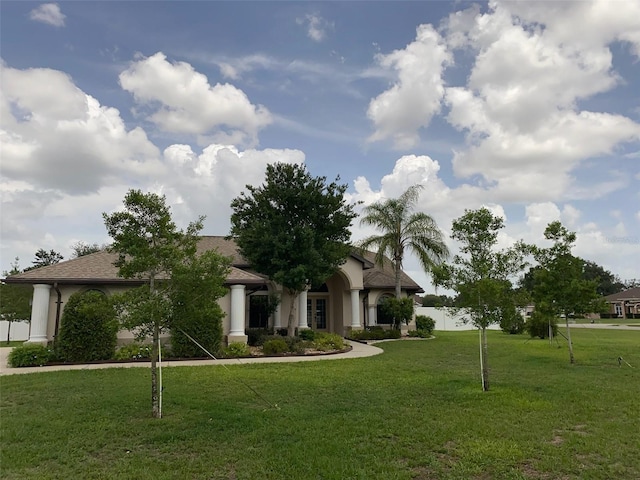 9923 SE 64th Ave, Belleview, FL 34420 - view of front of house with a front lawn and stucco siding