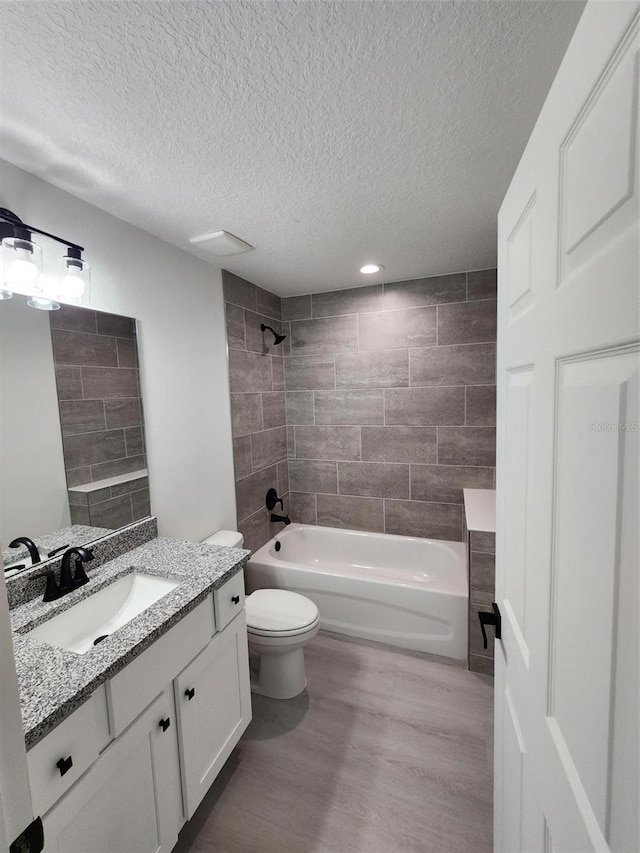 1780 Winding Hills Rd, Dunnellon, FL 34431 - bathroom with wood finished floors, vanity, a textured ceiling, and shower / bath combination