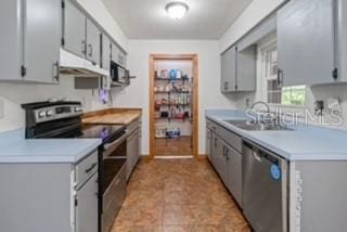 7808 E Savannah Dr, Floral City, FL 34436 - kitchen featuring appliances with stainless steel finishes, gray cabinetry, light countertops, and under cabinet range hood