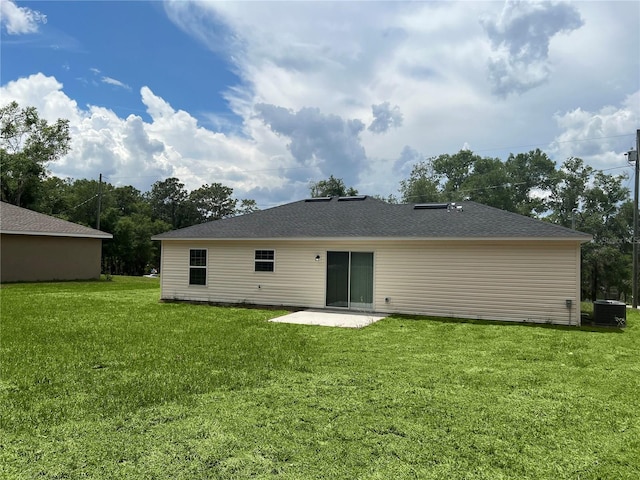 185 Malauka Loop, Ocklawaha, FL 32179 - rear view of house featuring a patio and a lawn