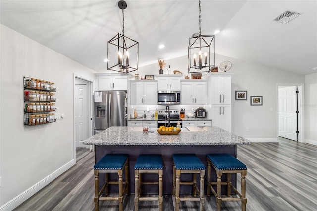 7435 N Nature Trl, Hernando, FL 34442 - kitchen featuring stainless steel appliances, a chandelier, vaulted ceiling, an island with sink, and dark wood-style flooring